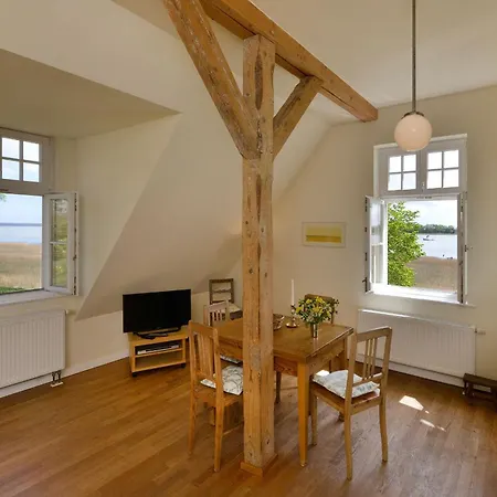 Apartamento Im Zweiten Obergeschoss Des Gutshauses